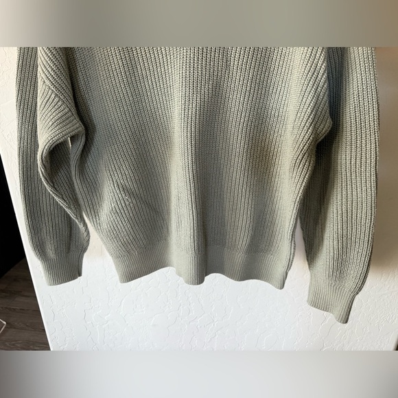 Tna Aritzia|Olive green thick knit ribbed V-Neck oversized pullover sweater•••XS - Picture 5 of 11